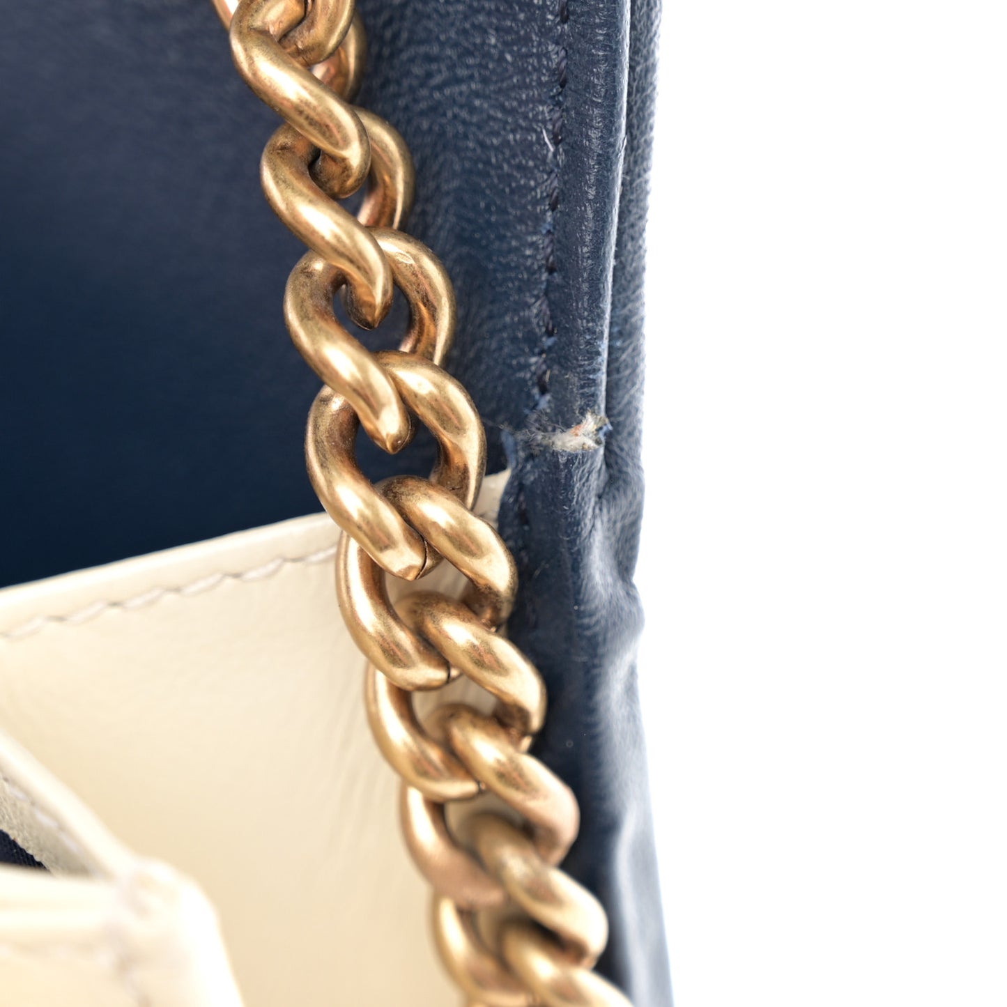 Vintage Effect Calfskin Matelasse Diagonal Torchon GG Marmont Chain Wallet Mystic White Blue Agata
