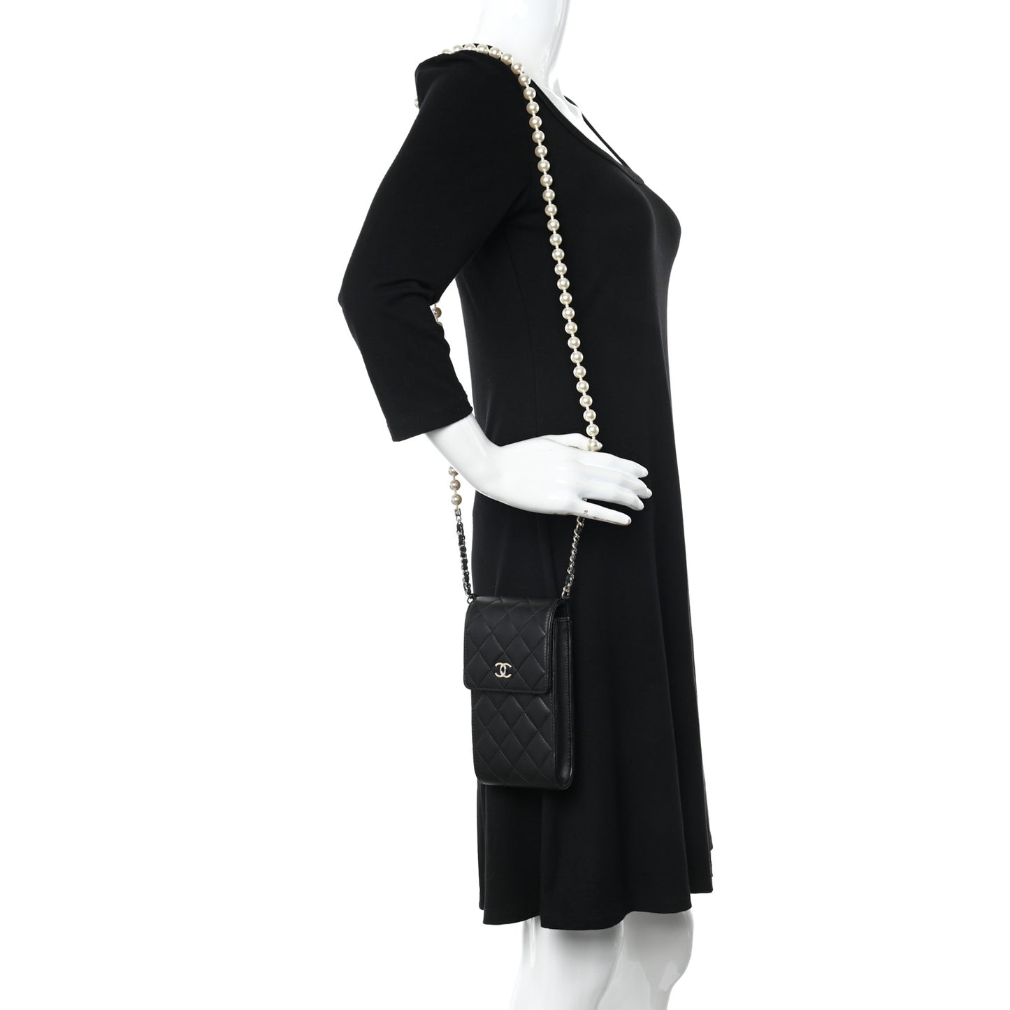 Lambskin Quilted Pearl Phone Holder With Chain Black