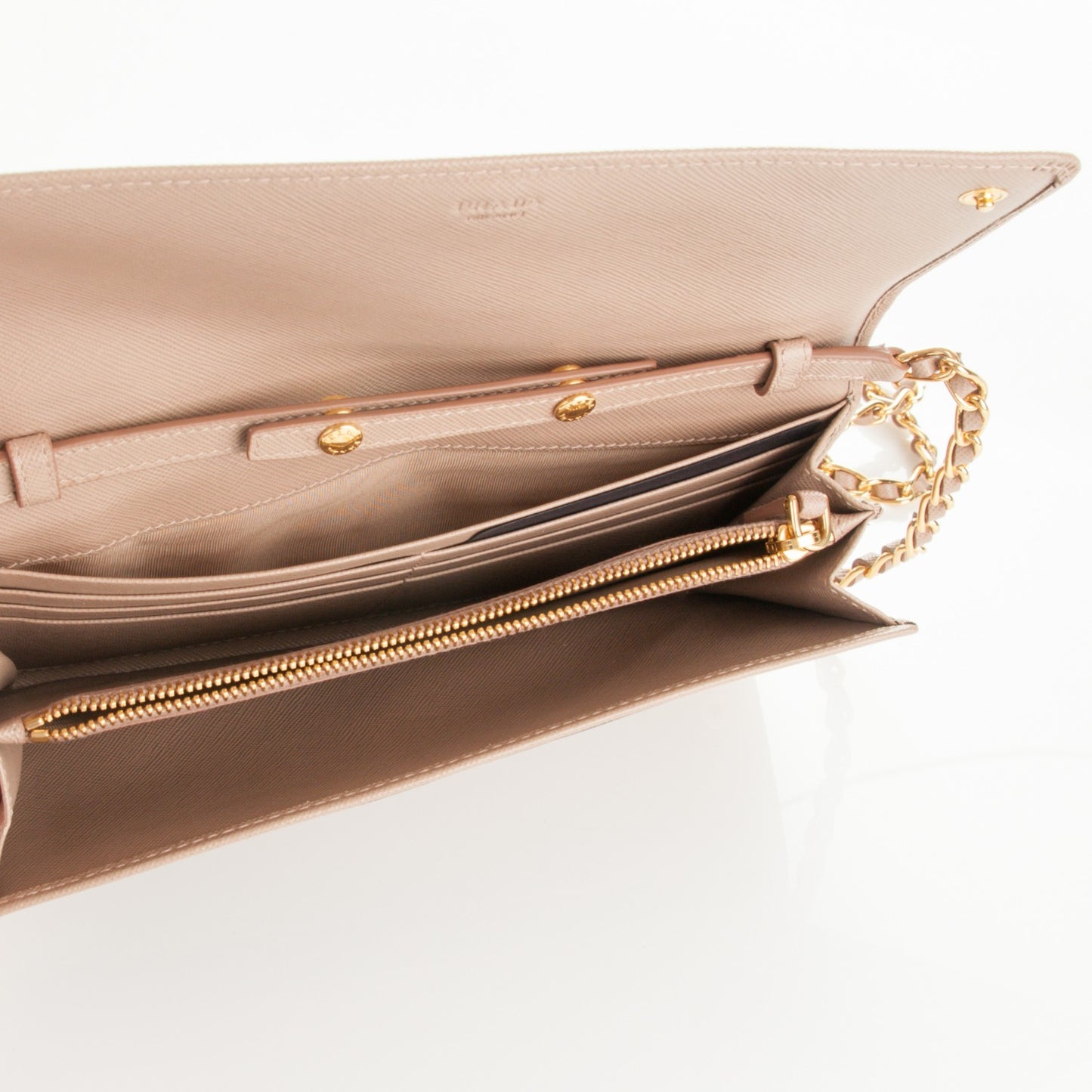Saffiano Metal Oro Chain Wallet Cammeo