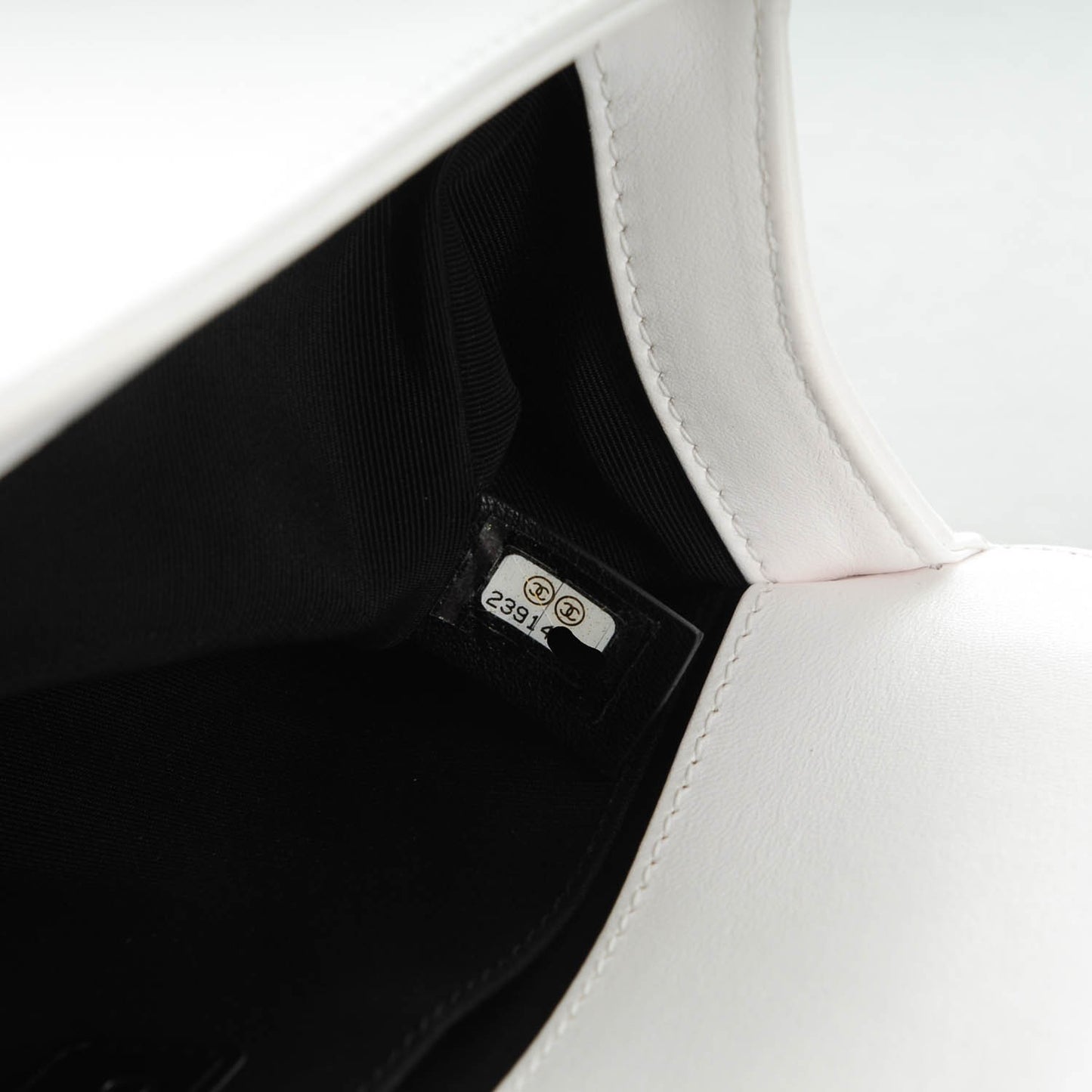 Calfskin Medium Bi-Color Boy Flap Black White