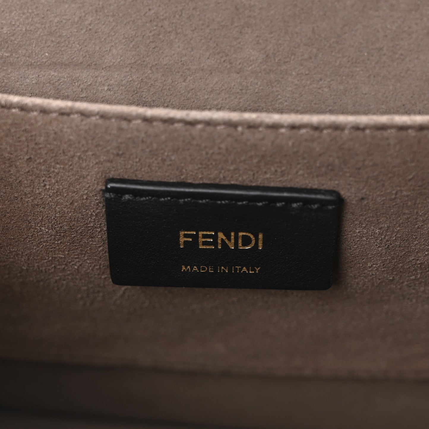 Vitello Century Opaco F is Fendi Kan I Shoulder Fragola