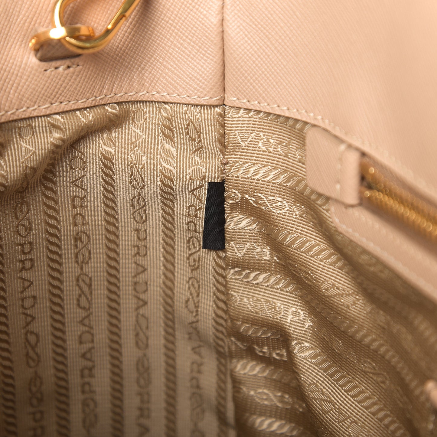 Saffiano Lux Tote Sabbia