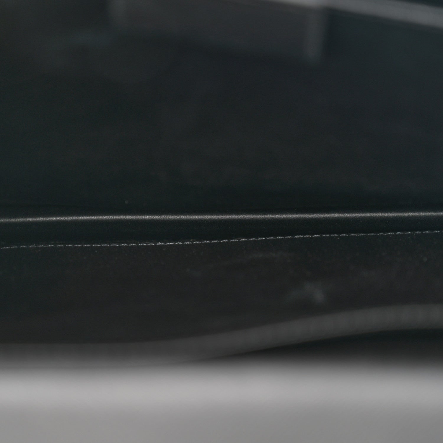 Louis Vuitton Taiga Neo Robusto 2 Compartment Briefcase Black 6 of 13