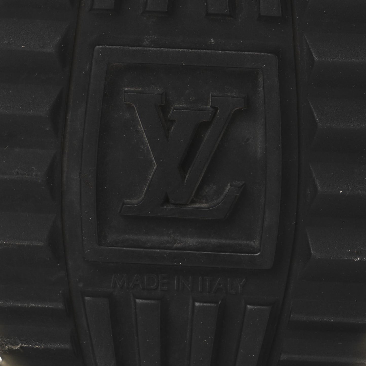Suede Monogram Run Away Sneakers 42 Black