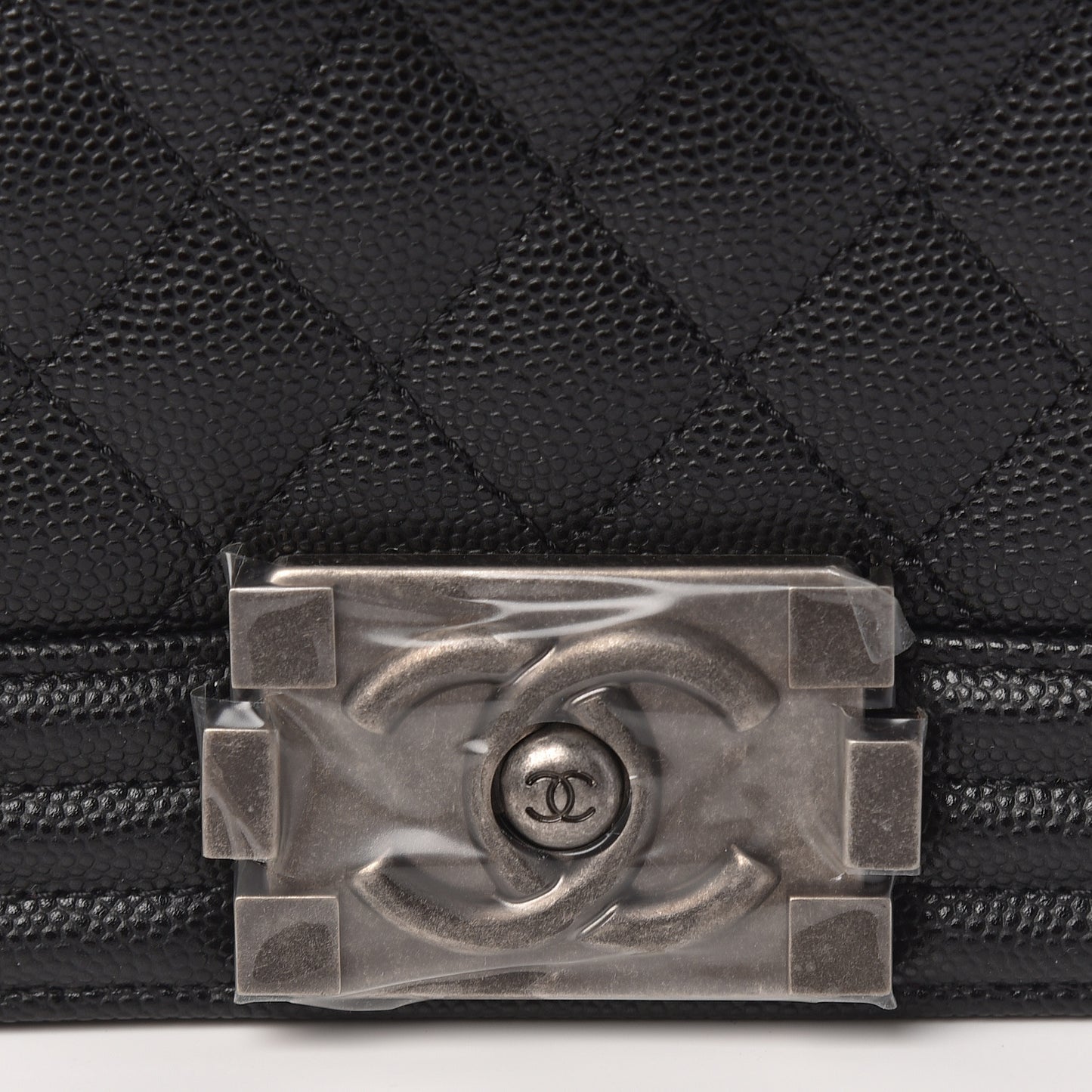 Caviar Quilted Medium Boy Flap Black