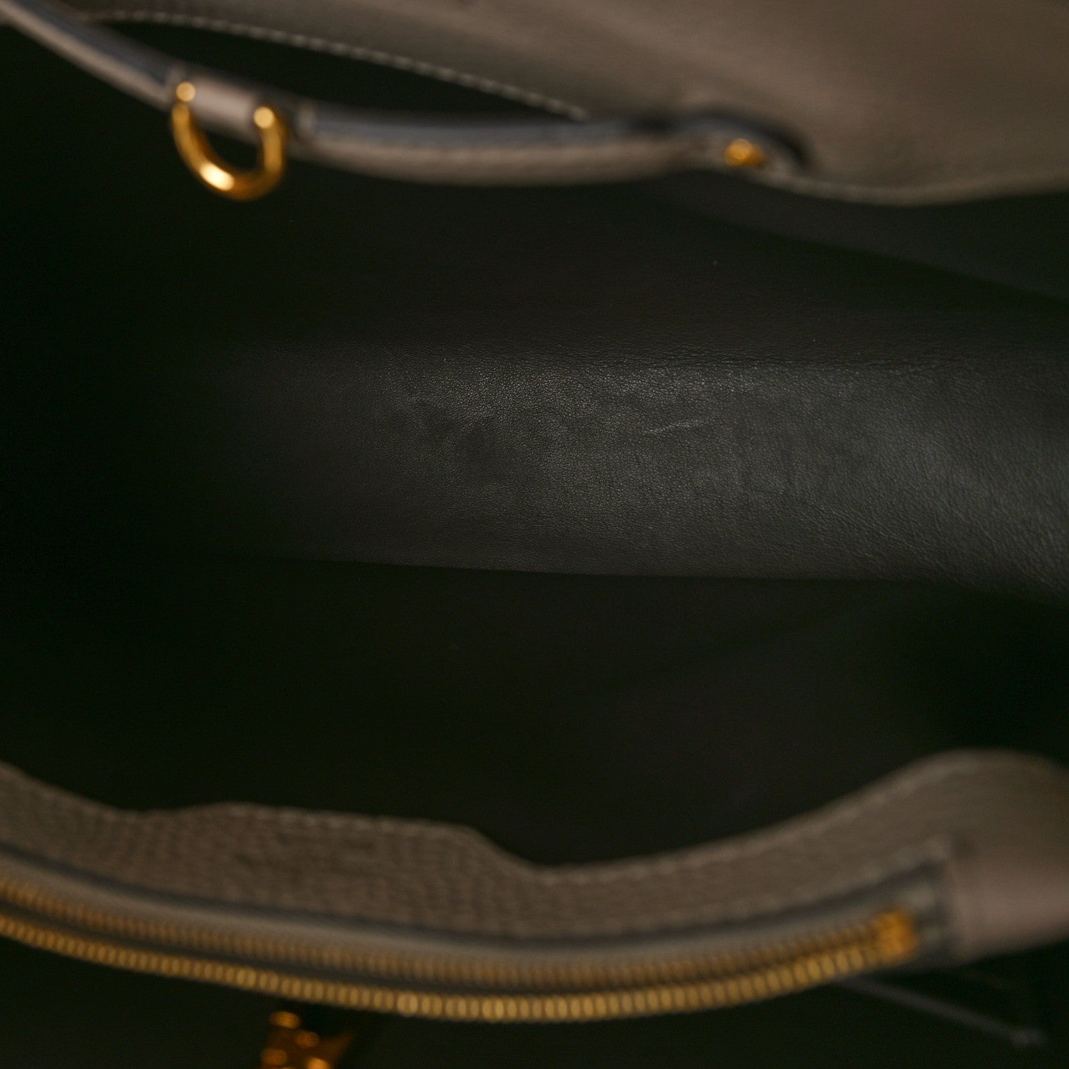 Louis Vuitton Taurillon Capucines MM Galet 5 of 11