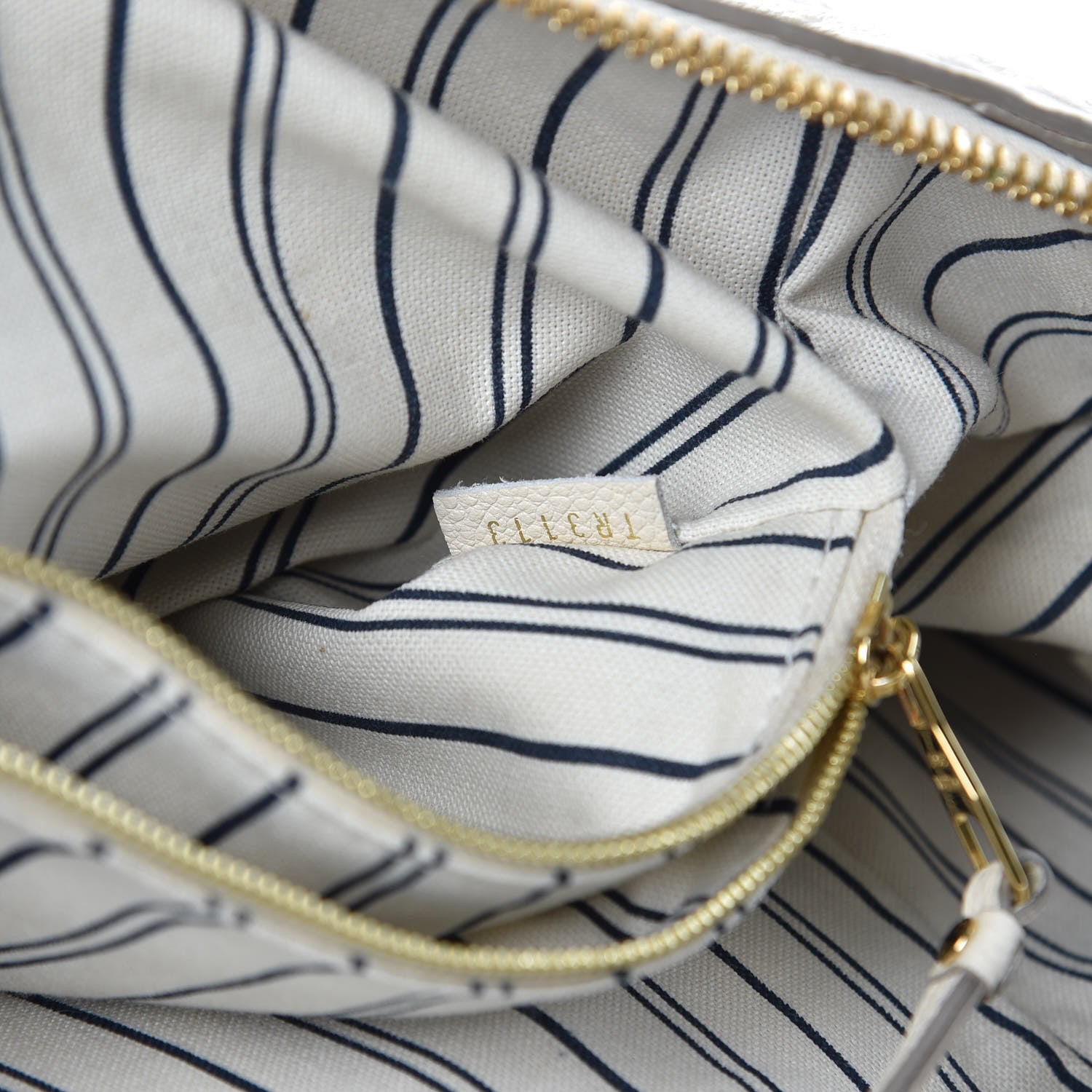 Louis Vuitton Empreinte Lumineuse PM Neige 7 of 17