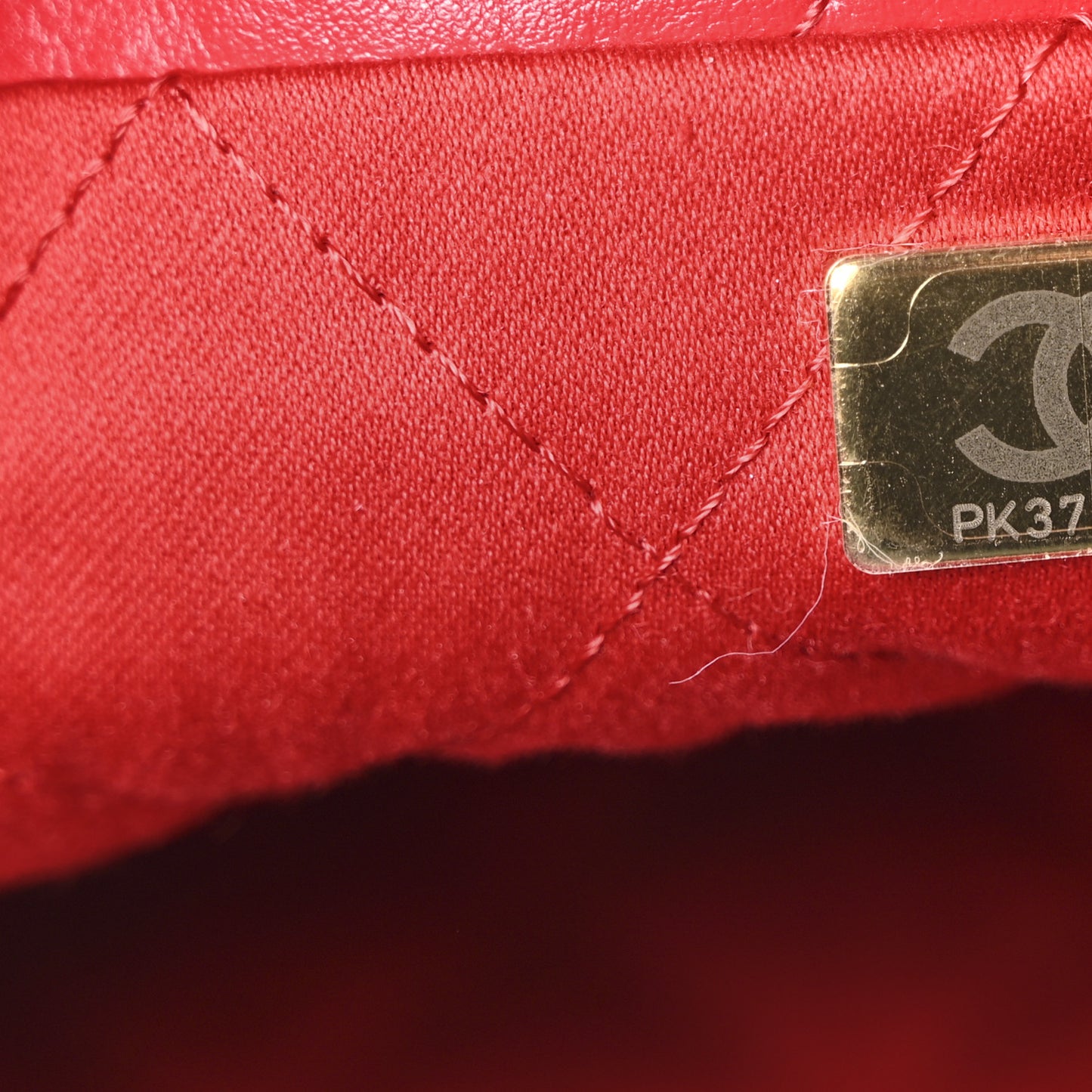 Shiny Calfskin Quilted Chanel 22 Red