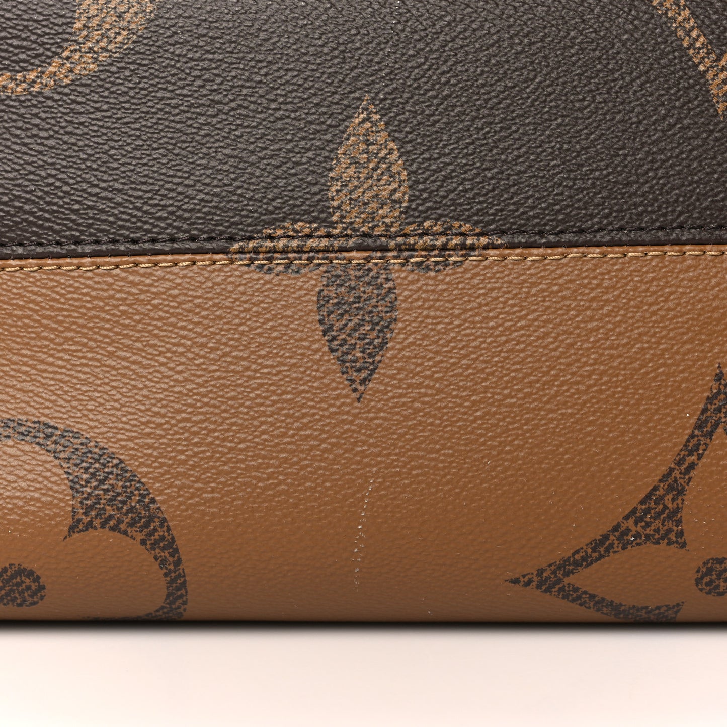 Reverse Monogram Giant Onthego MM