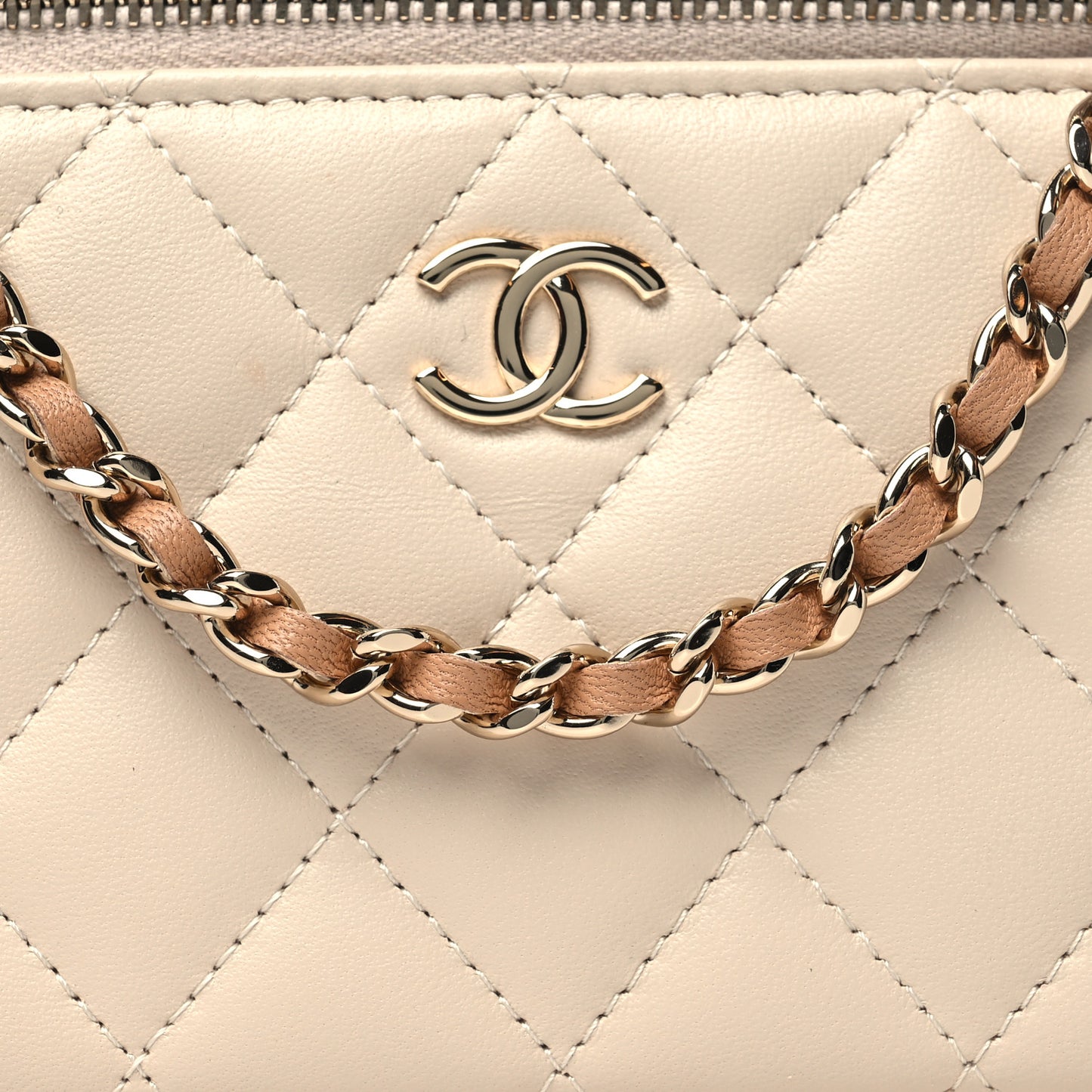 Lambskin Quilted Small Top Handle Vanity Case With Chain Ecru Dark Beige
