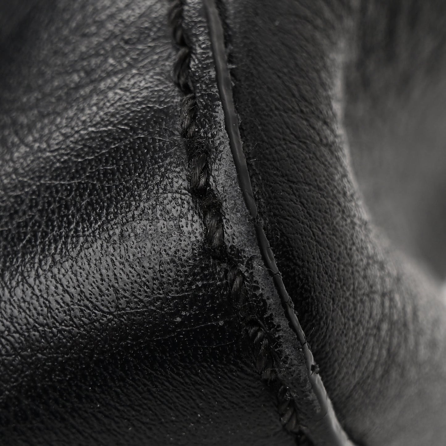 Vitello Seta Shiny Nappa Medium Peekaboo Iconic Satchel Black