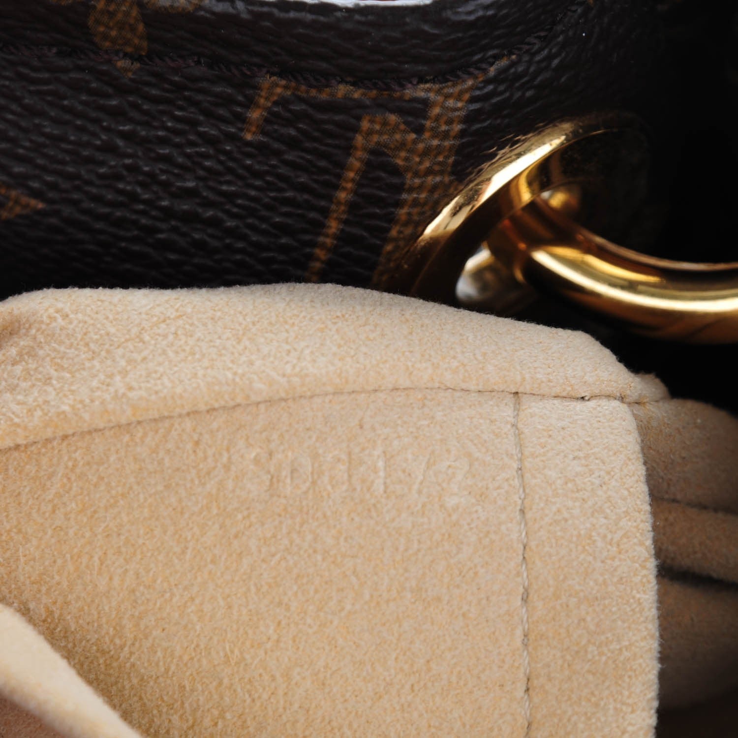 Louis Vuitton Monogram Artsy MM 8 of 8
