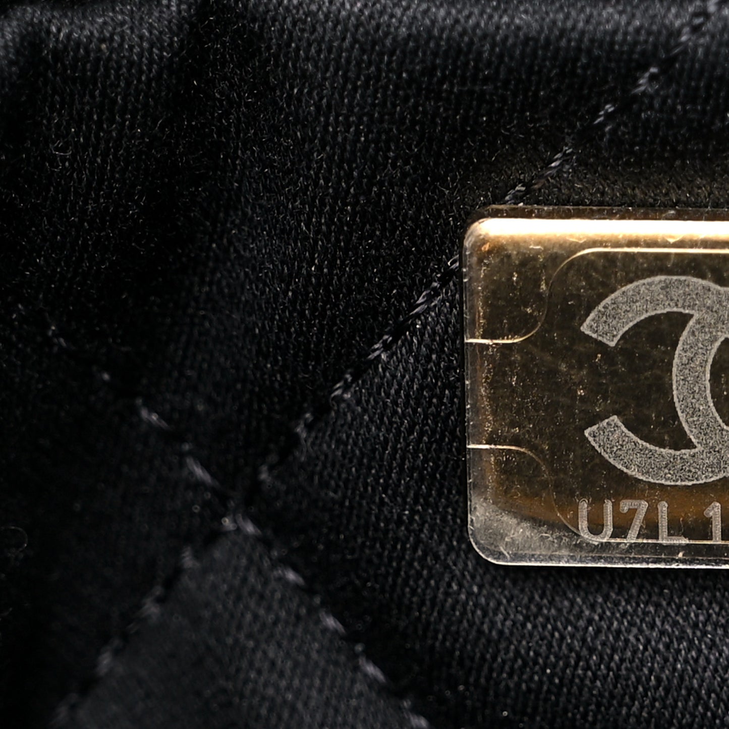 Shiny Calfskin Quilted Mini Chanel 22 Black