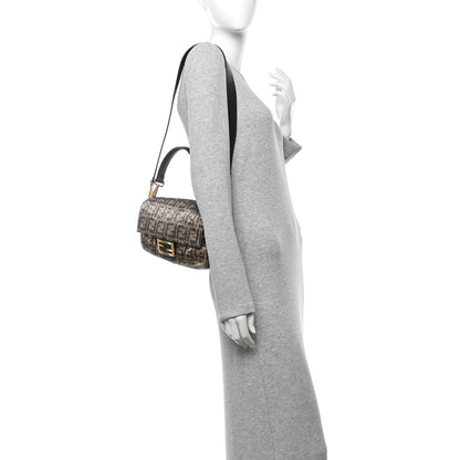 Fendi Vitello King Beaded Zucca Baguette Mogano Panna Ebano 2 of 11
