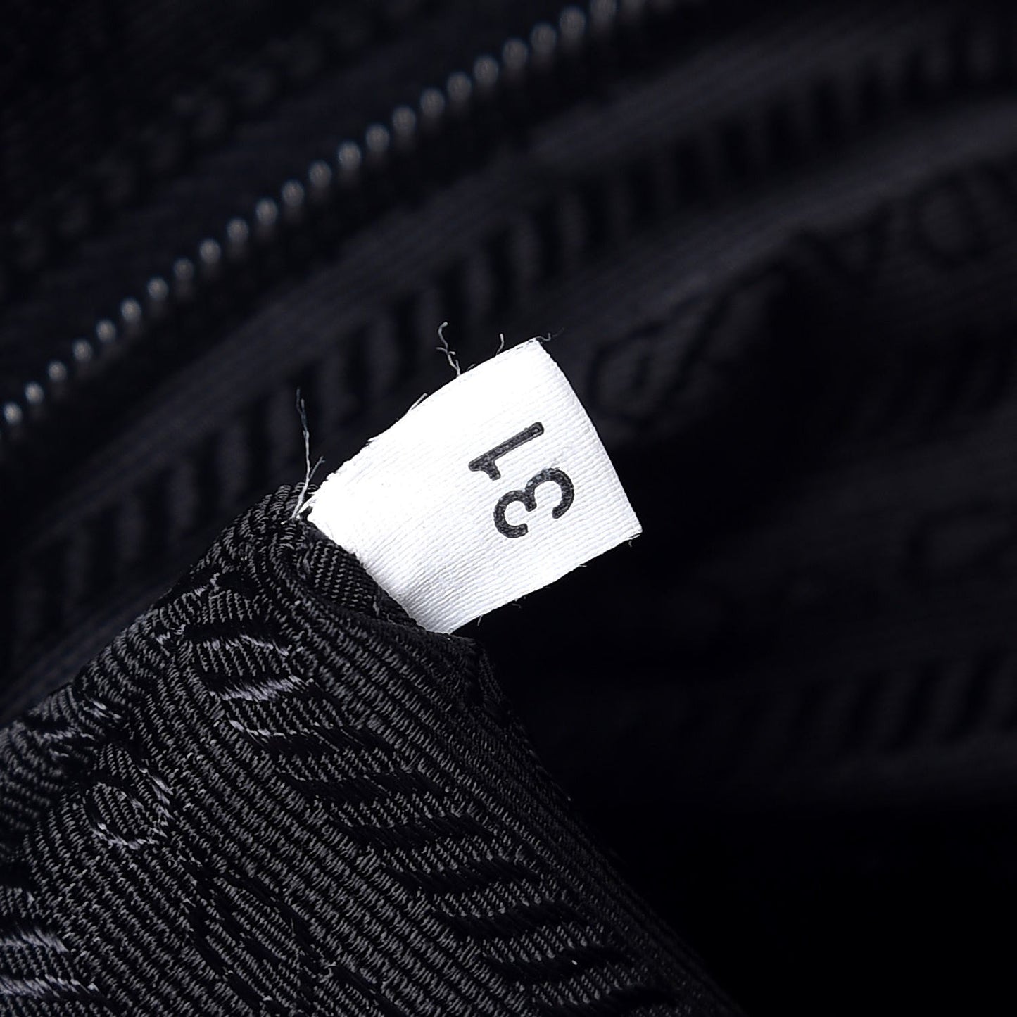 Nylon Vela Messenger Bag Black