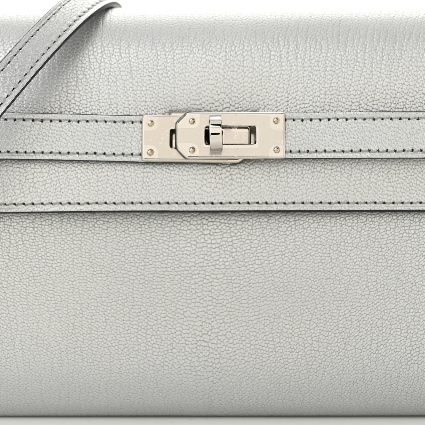 Metallic Chevre Chamkilight Kelly Wallet To Go Argent