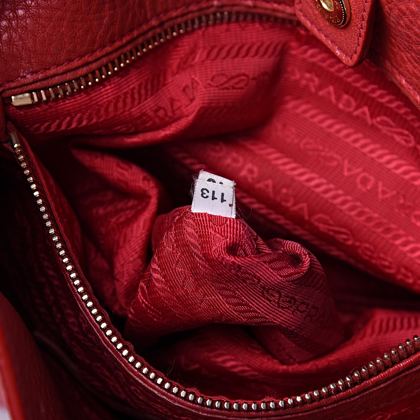 Vitello Daino Hobo Red