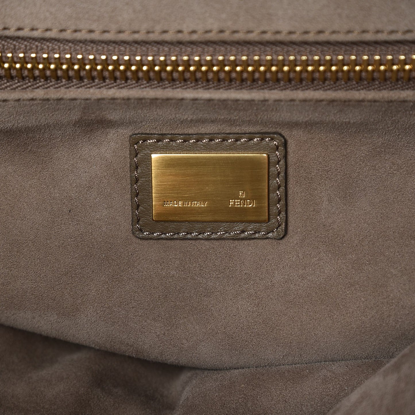 Vitello Suede Large Peekaboo Iconic Satchel Nocciola Black