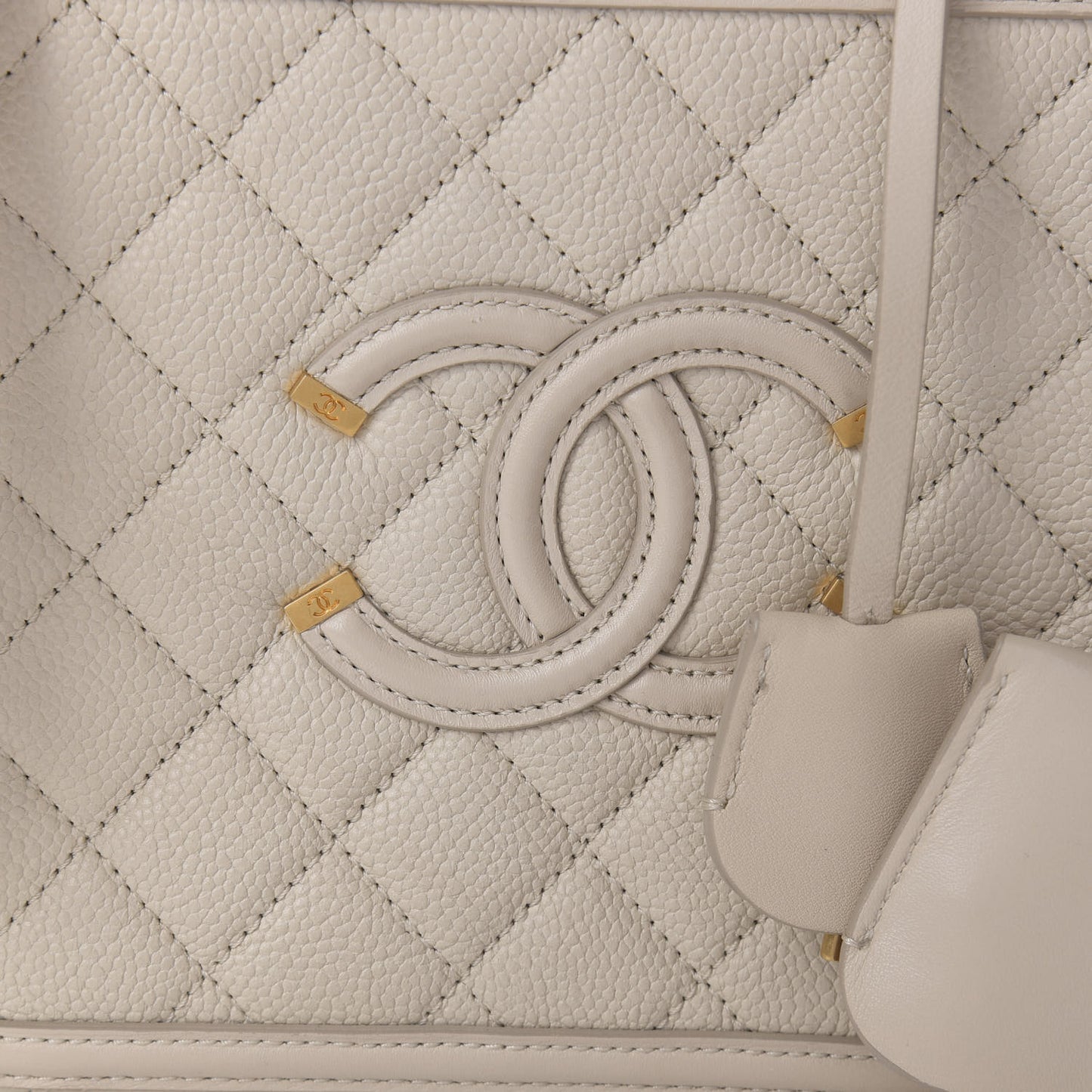 Caviar Quilted Medium CC Filigree Vanity Case Light Beige