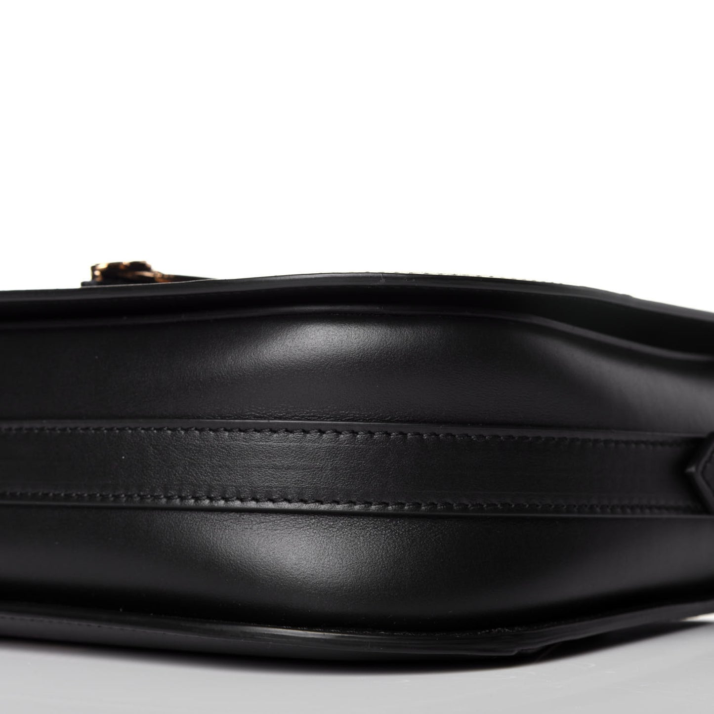 Vitello Virtus Shoulder Bag Black