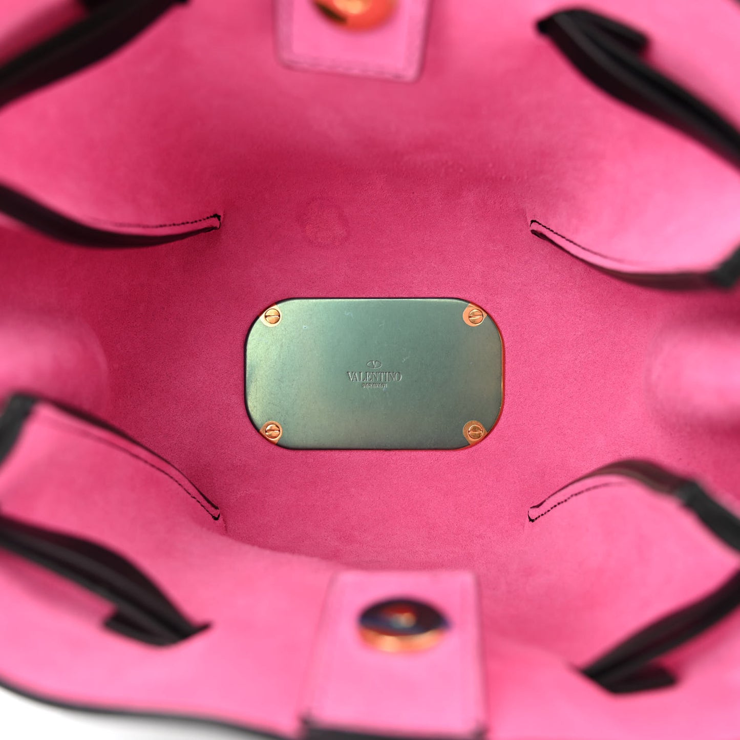 Vitello Ayers VLogo Bucket Bag Black