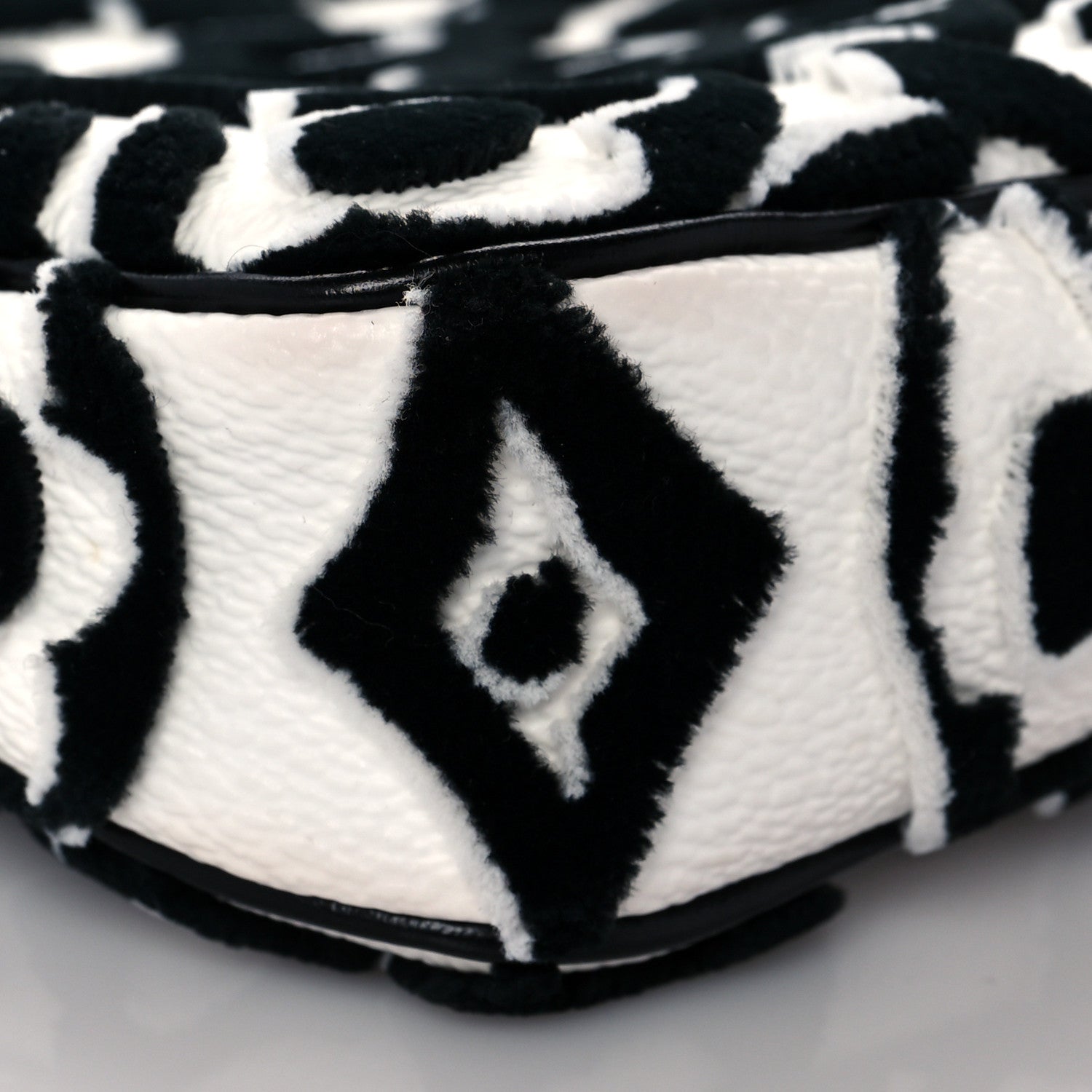 Louis Vuitton X UF Tufted Monogram Pochette Accessories White Black 8 of 9