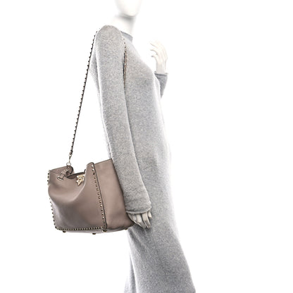 Valentino Garavani Pebbled Calfskin Medium Rockstud Tote Poudre 3 of 9
