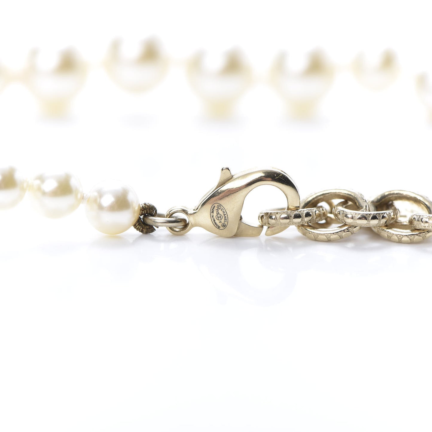 Graduated Pearl CC Short Necklace Gold