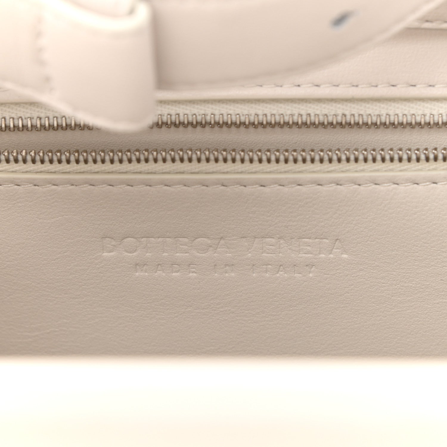 Bottega Veneta Box Calfskin Nappa Clip Bag Chalk 5 of 9