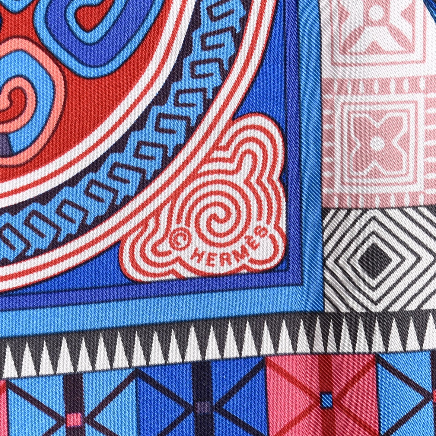 Silk Cent Plis Des Miao Scarf 90