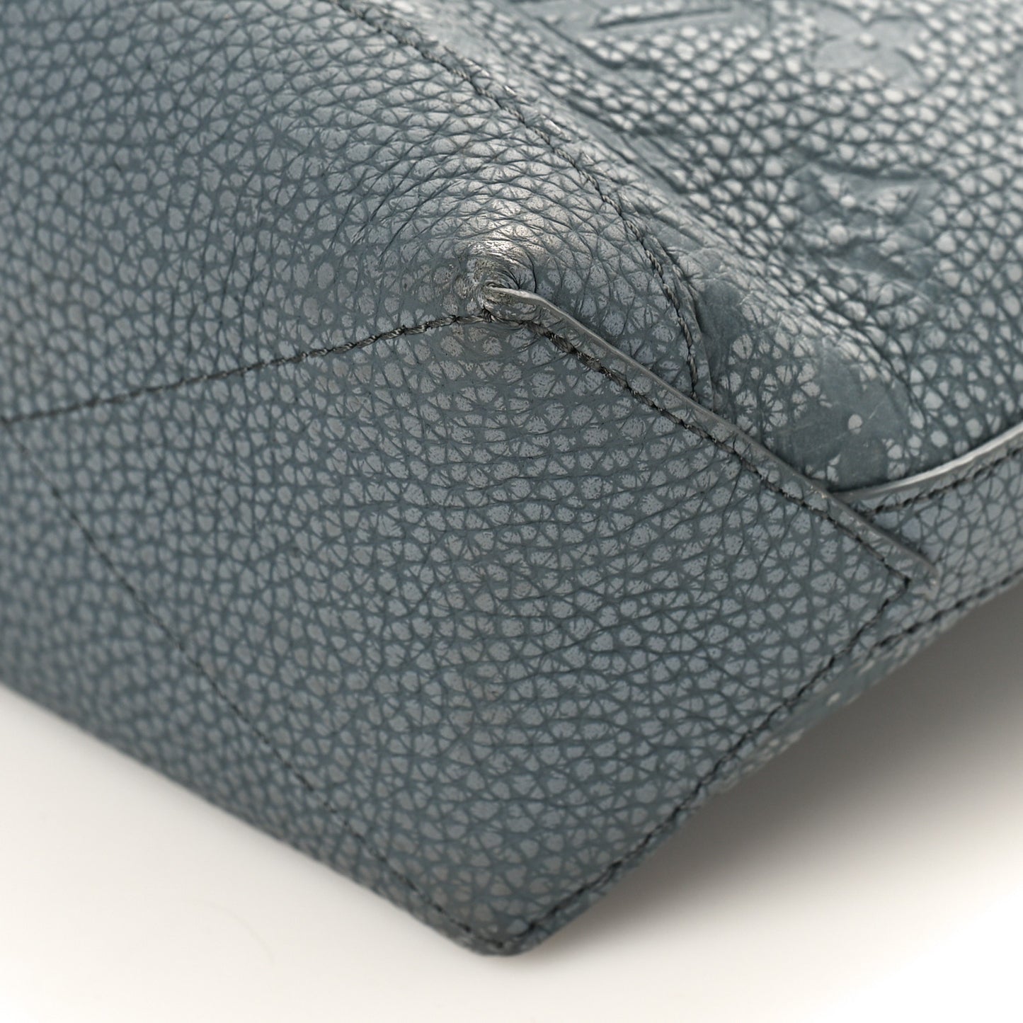 Taurillon Monogram Chalk Hobo Cruiser PM Granite Gray