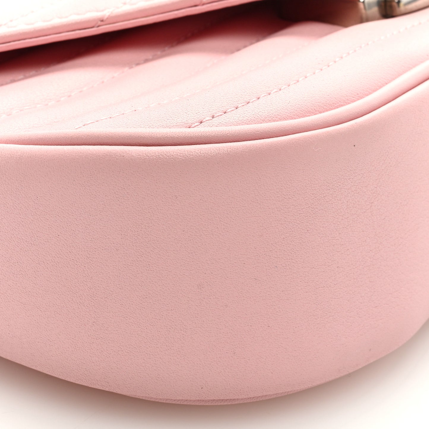 Calfskin New Wave Chain PM Smoothie Pink