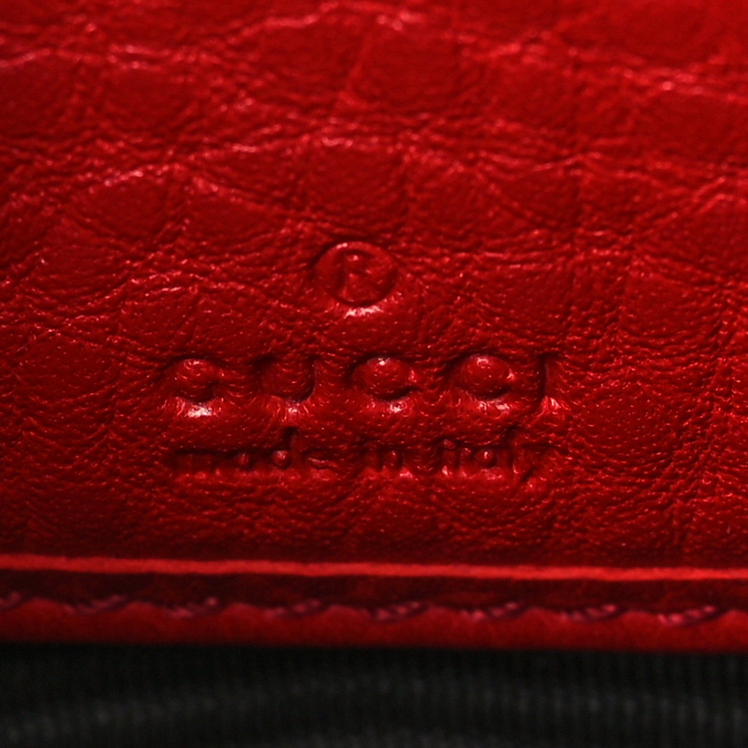 Gucci Pebbled Calfskin Soho Compact Disco Zip Around Wallet Tabasco Red 7 of 9