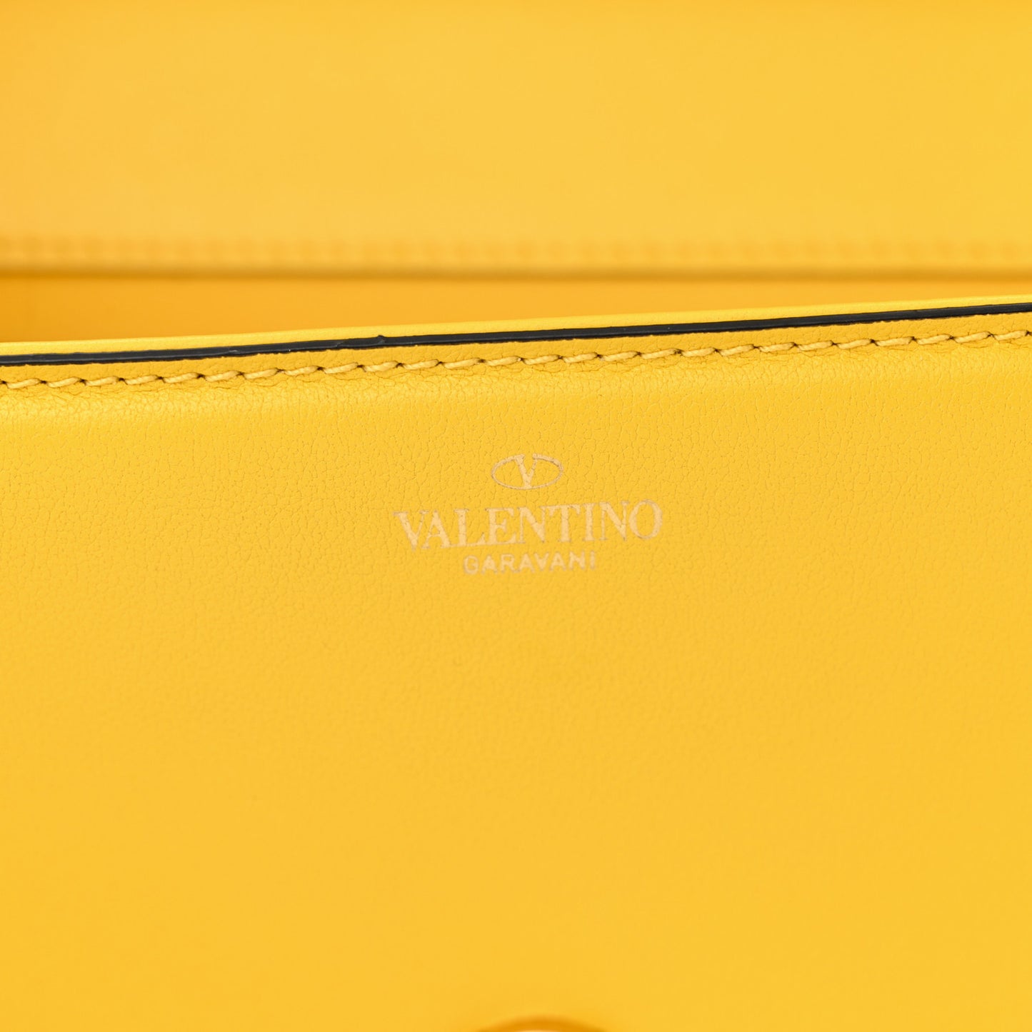 Calfskin Vlogo Loco Shoulder Bag Bright Lemon