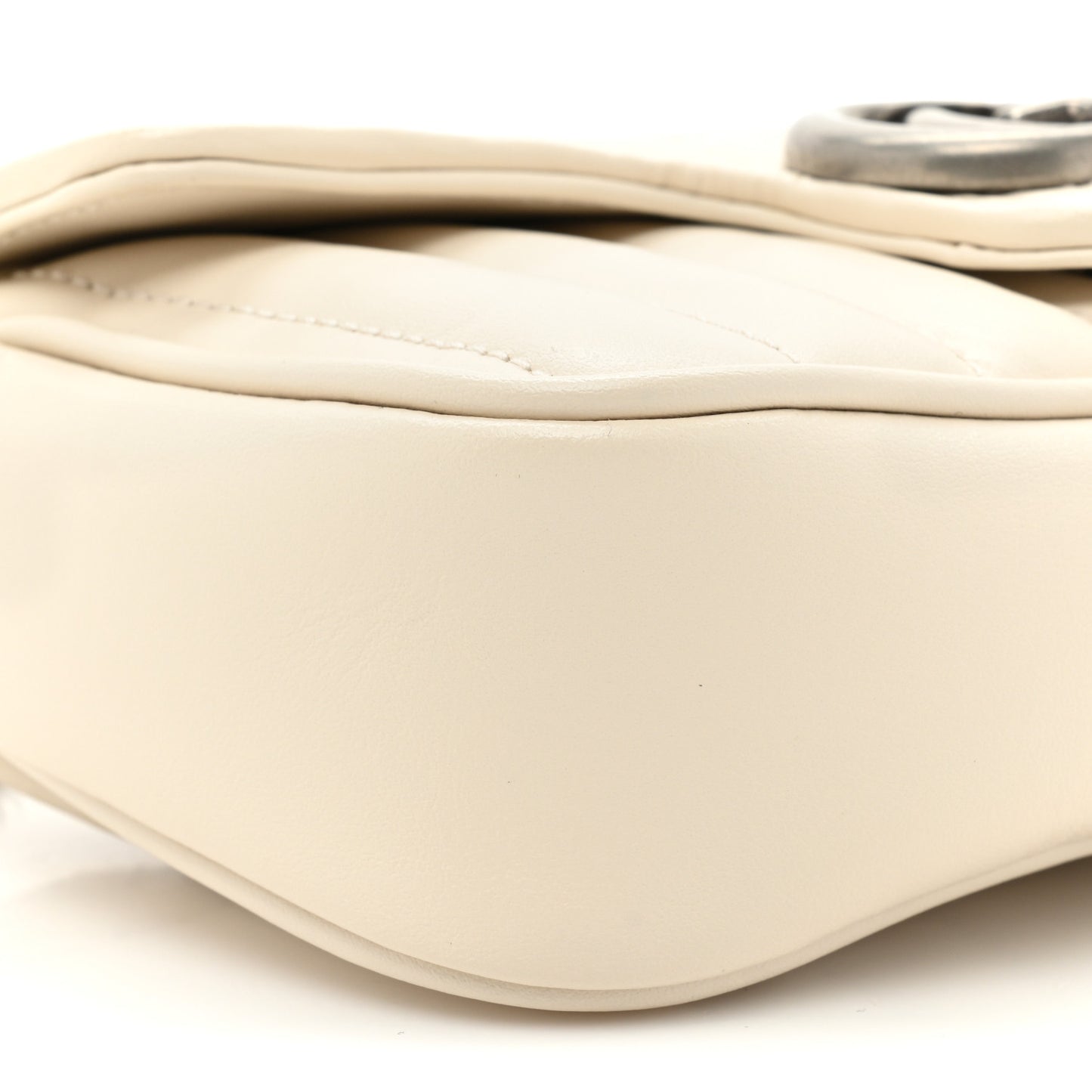 Calfskin Matelasse Aria Super Mini GG Marmont Shoulder Bag Mystic White