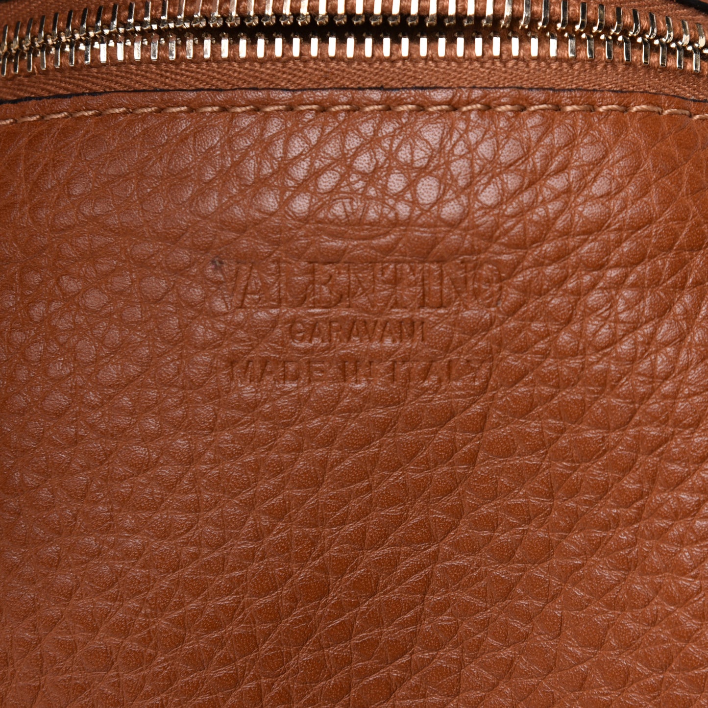 Pebbled Calfskin Small Rockstud Flip-Lock Messenger Bag Light Cuir