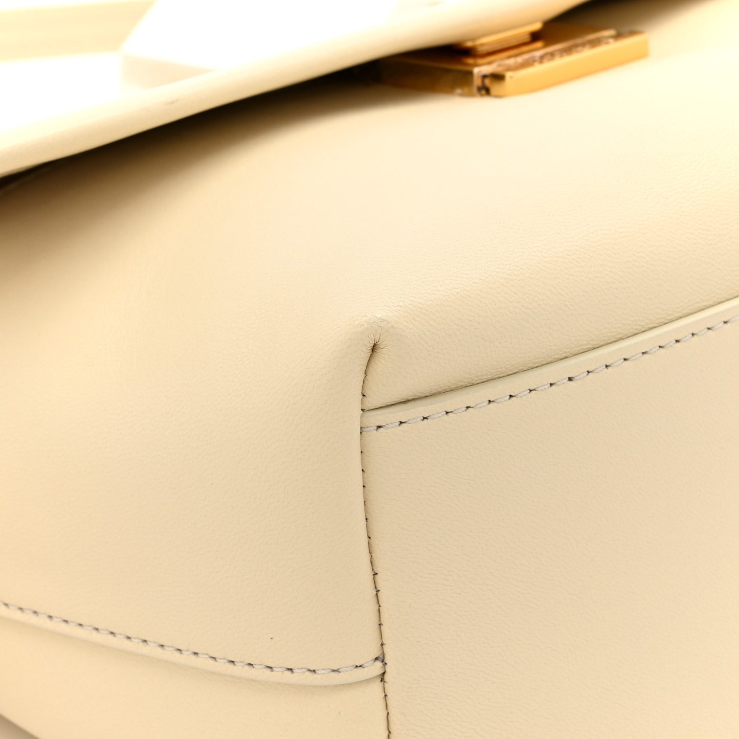 Smooth Calfskin Le Rond Carre Shoulder Bag Light Ivory