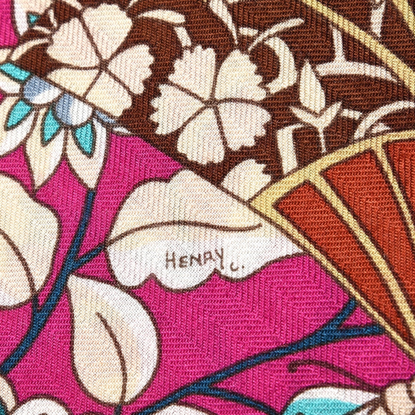 Cashmere Silk Fleurs et Papillons de Tissus Scarf 140 Fuchsia