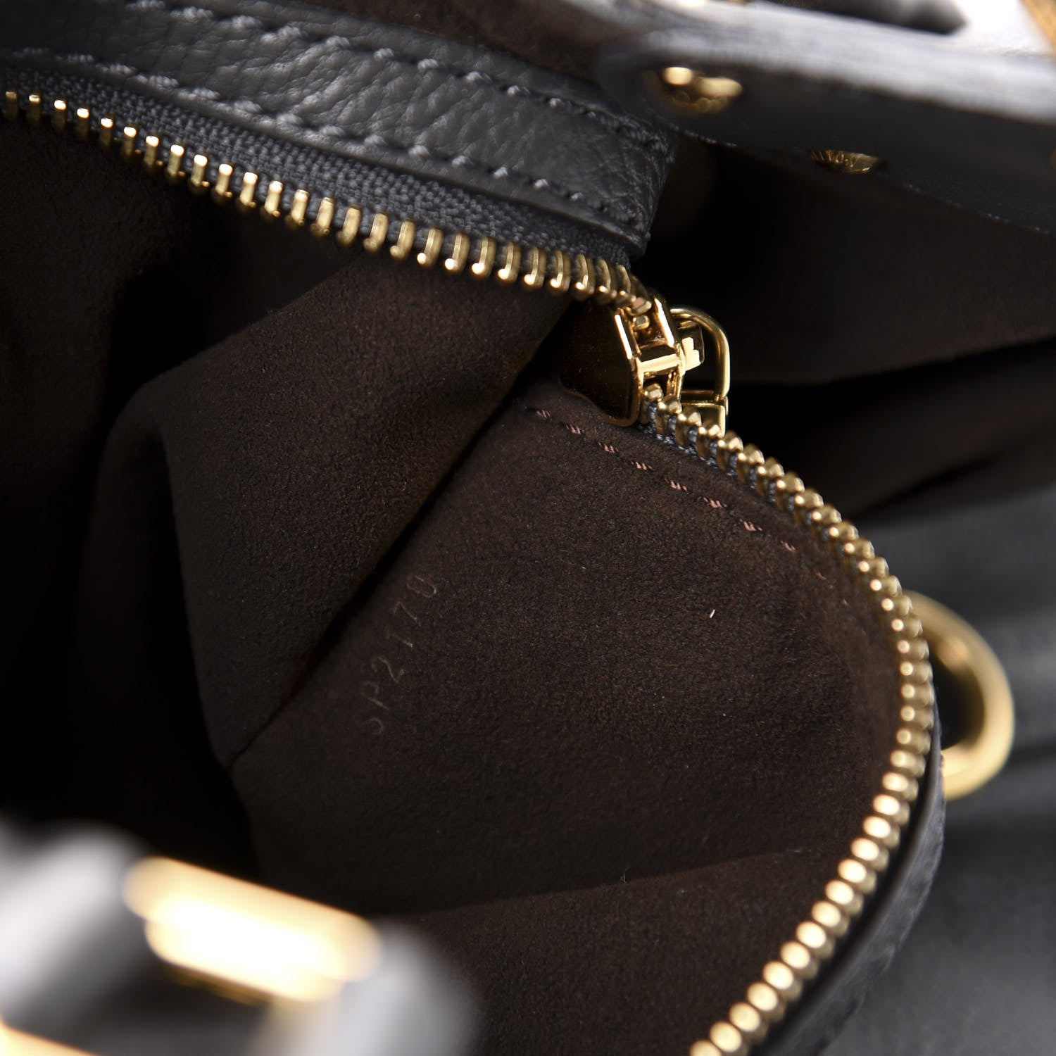 Louis Vuitton Mahina L Anthracite 9 of 10
