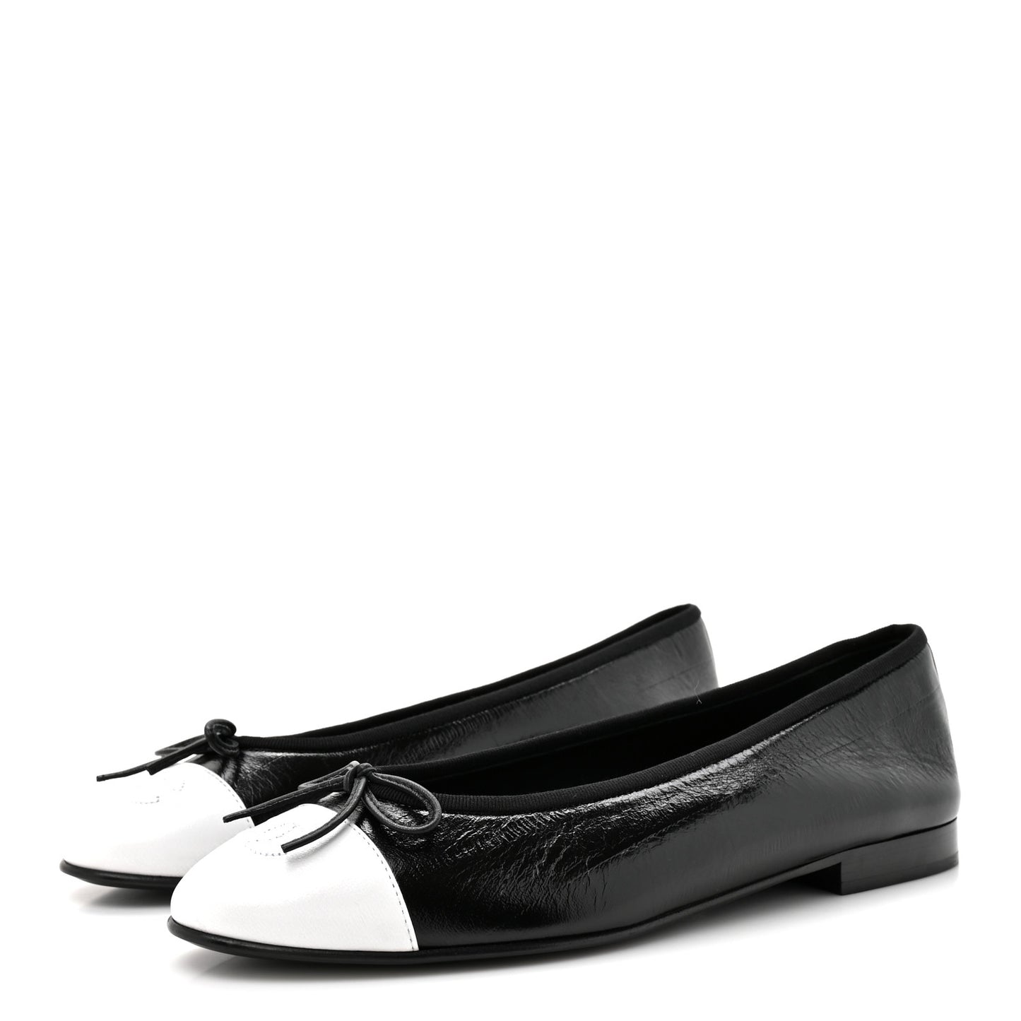 Crumpled Shiny Lambskin CC Cap Toe Ballerina Flats 40 Black White