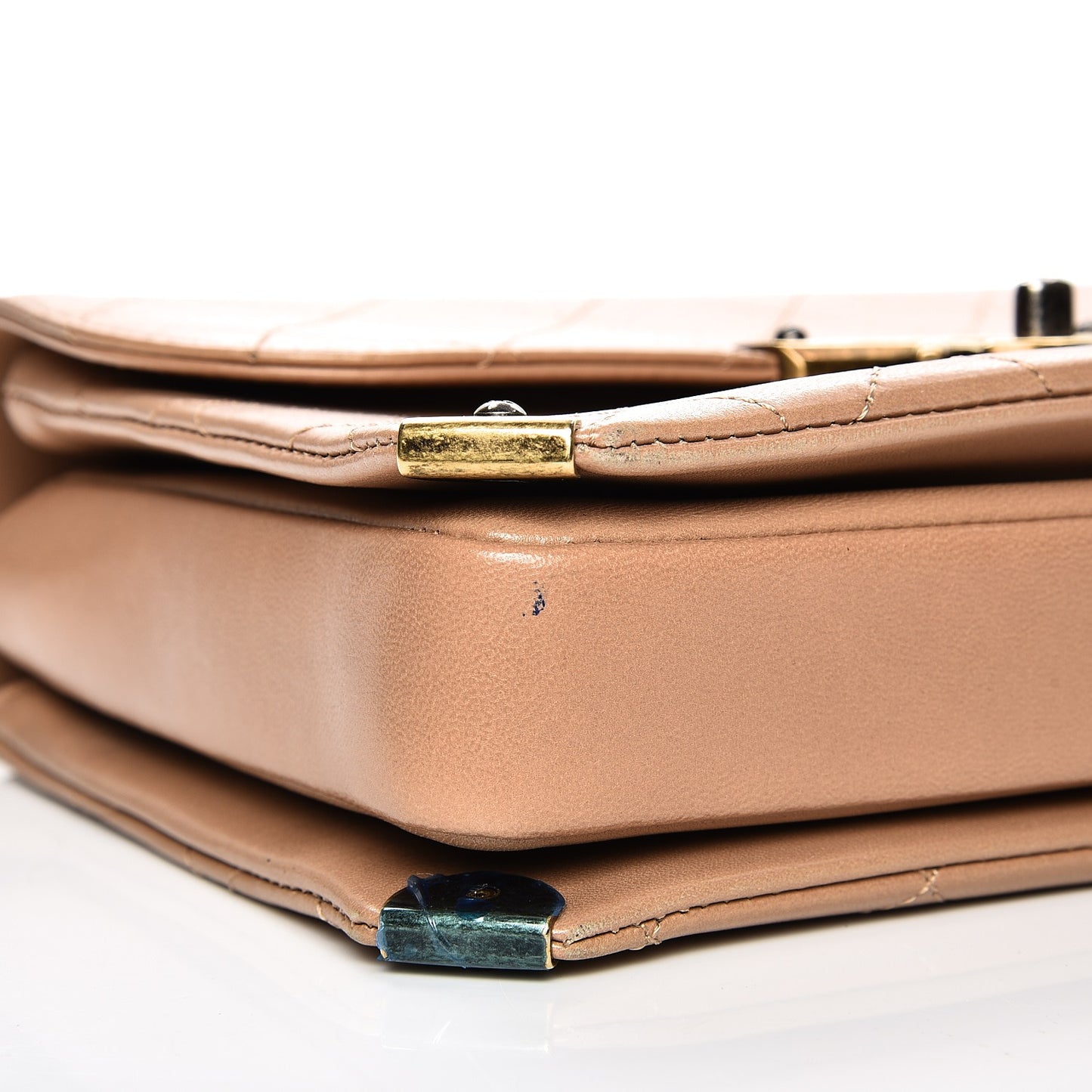 Shiny Lambskin Quilted Around The Corner Flap Beige
