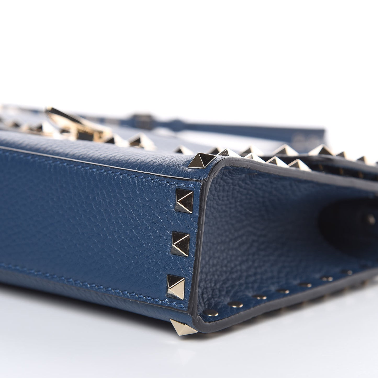 Pebbled Calfskin Medium Rockstud Flip Lock Crossbody Bag Peacock