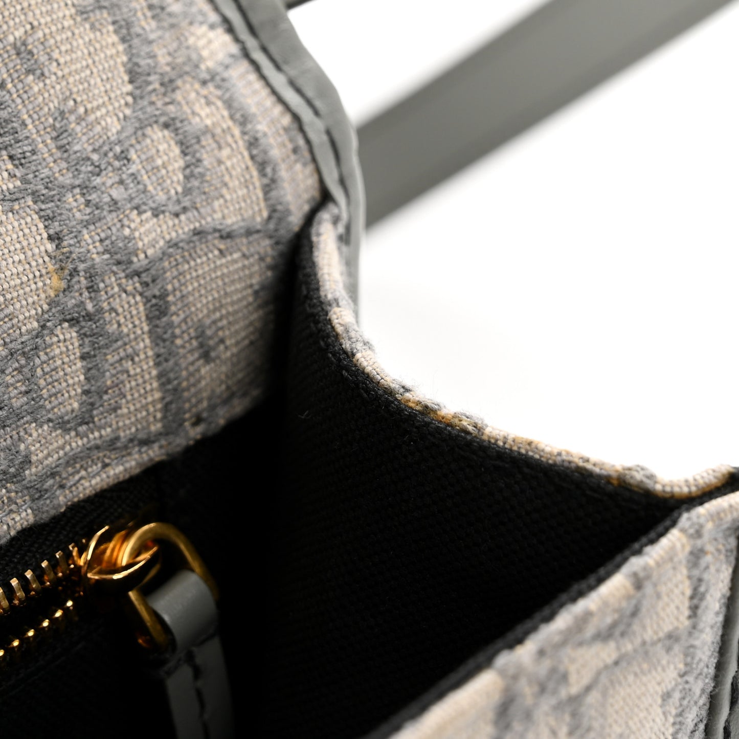 Oblique 30 Montaigne Flap Bag Grey