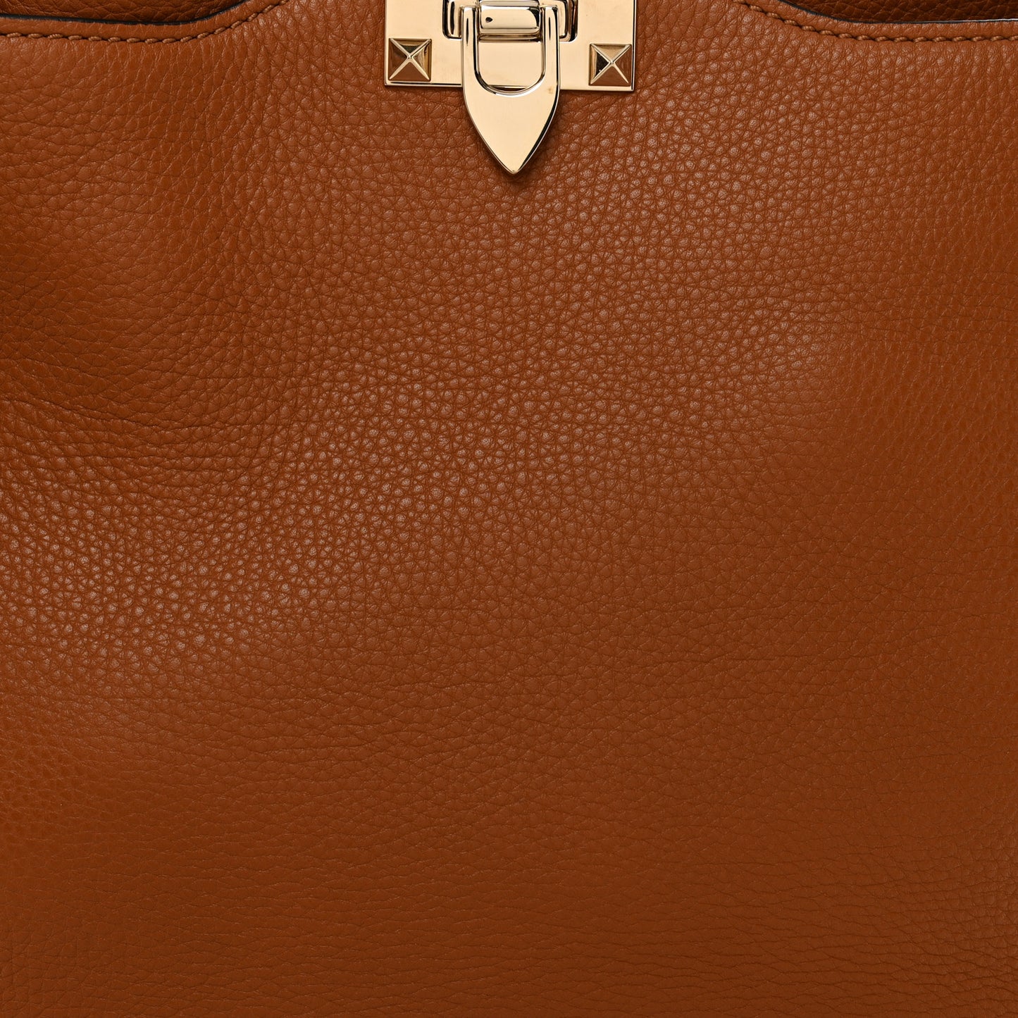 Pebbled Calfskin Small Rockstud Flip-Lock Messenger Bag Light Cuir