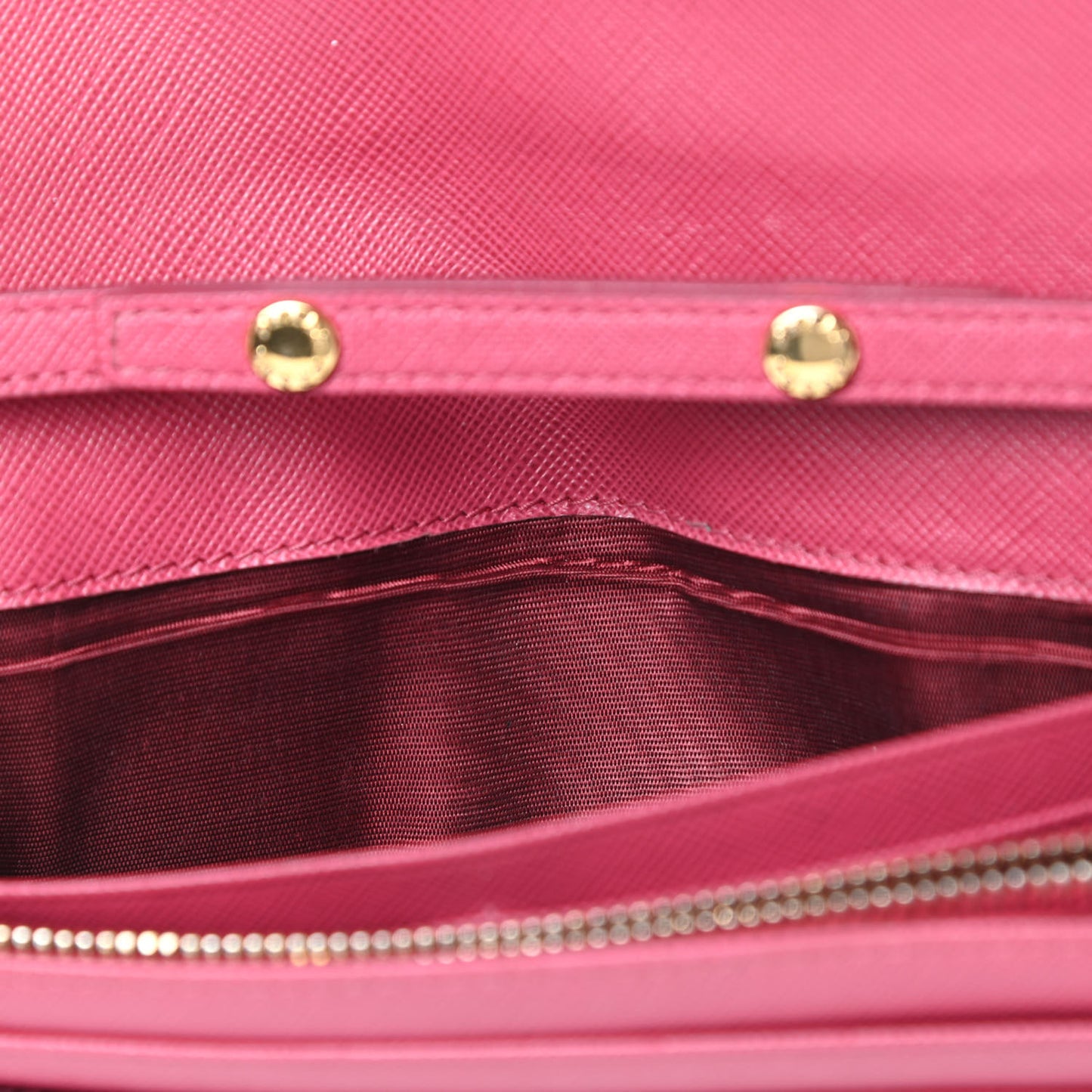 Saffiano Metal Oro Chain Wallet Peonia