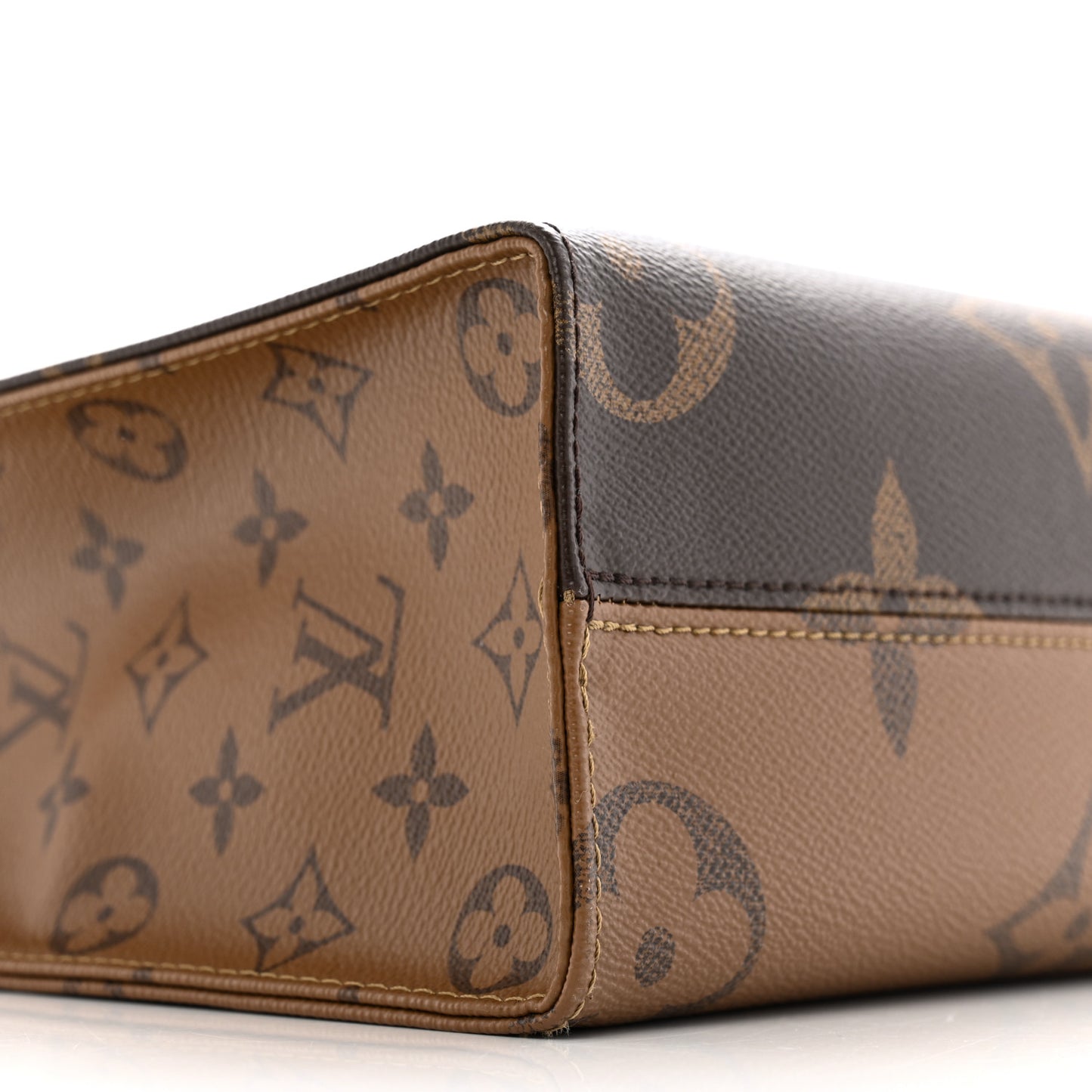 Reverse Monogram Giant Onthego PM