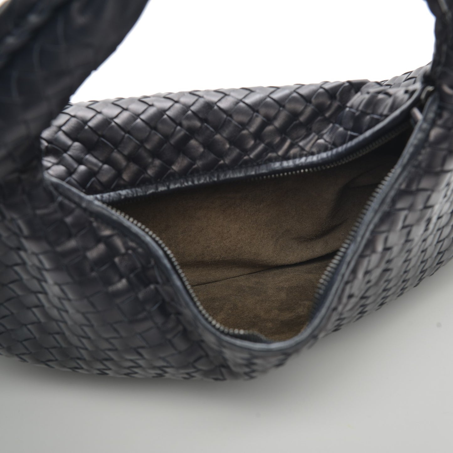 Nappa Intrecciato Medium Veneta Hobo Navy