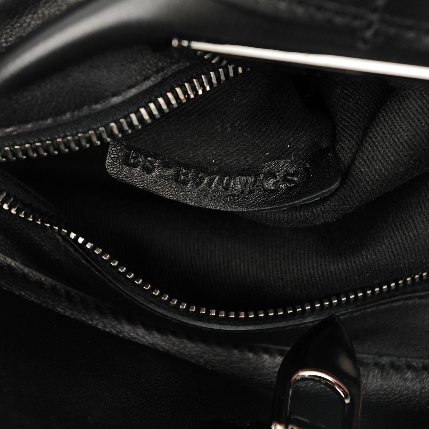 Vitello Crystal Medium Rockstud Tote Black