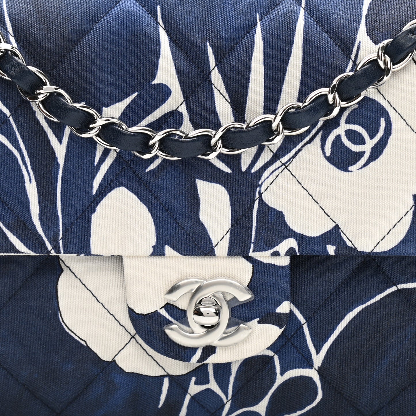 Floral Printed Silk CC Medium Single Flap Navy Blue White