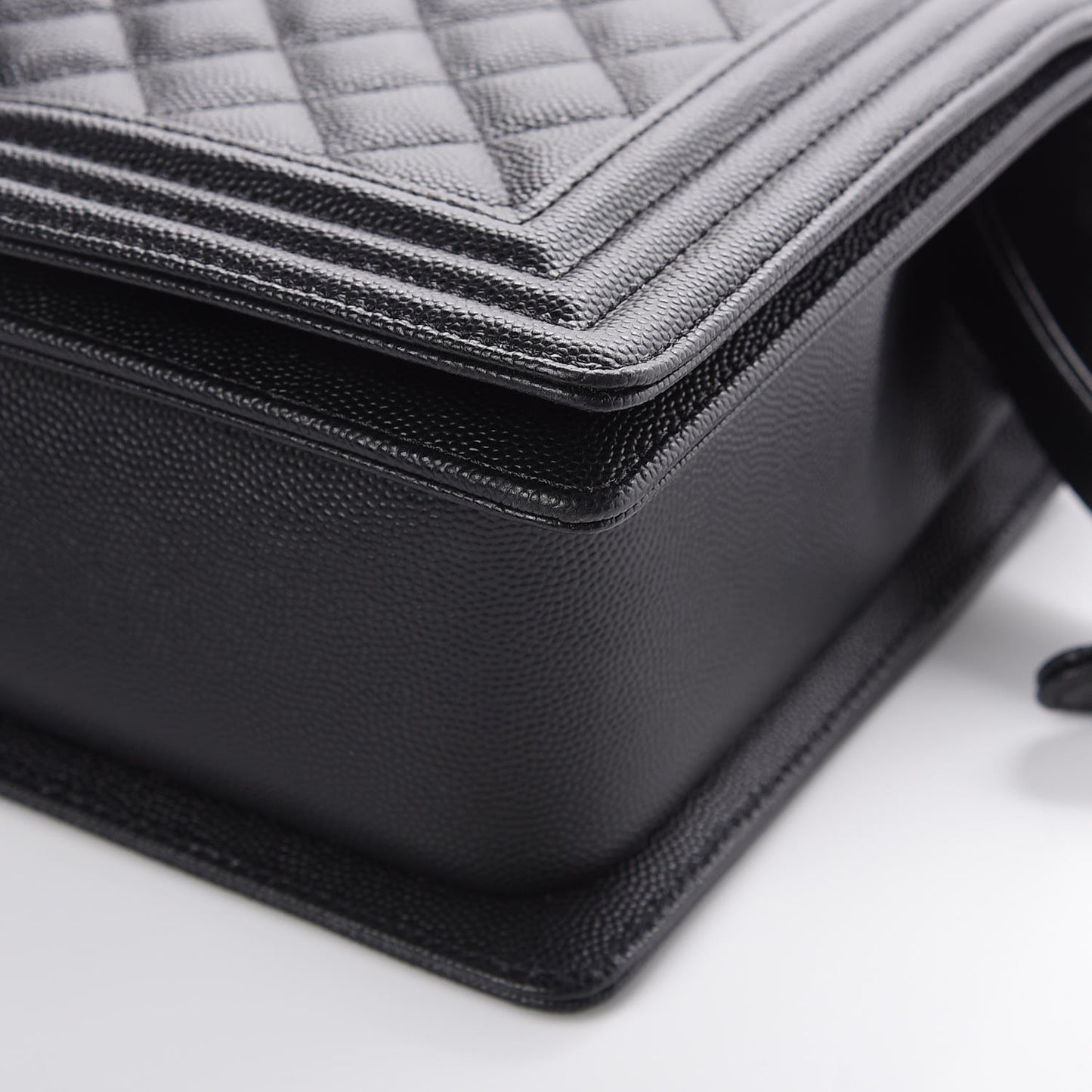 Caviar Quilted New Medium Boy Flap Black